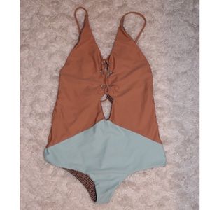 Acacia Kokomo One Piece In Tide Pool Naked